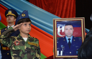 Azerbaijan buries its martyrs. Azerbaijan, Baku, 11 apr. 2016